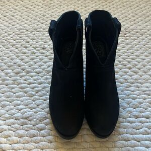 Black Vince Camuto bootie